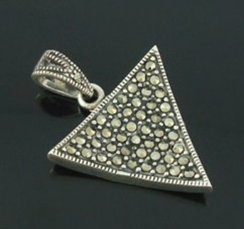 Pingente Triangulo Invertido