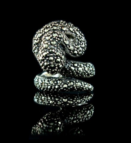 Anel Cobra em Prata e Marcassitas nº.17 Anel Cobra em Prata e Marcassitas nº.17