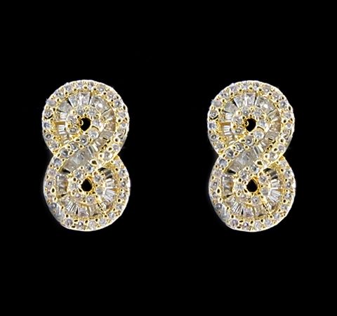 Brinco Infinito em Prata Banhado a Ouro 18K