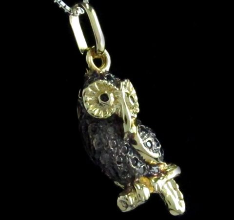 Pingente Coruja com Zircônias Banhada a Ouro 18K