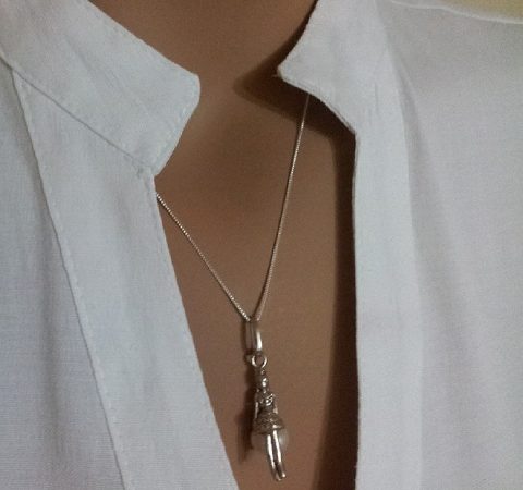 Pingente Menina com Pérola Natural