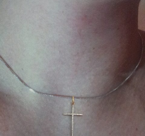 Crucifixo com Zircônias Banhado a Ouro 18K 2,8 cm