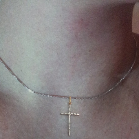 Crucifixo com Zircônias Banhado a Ouro 18K 2,8 cm