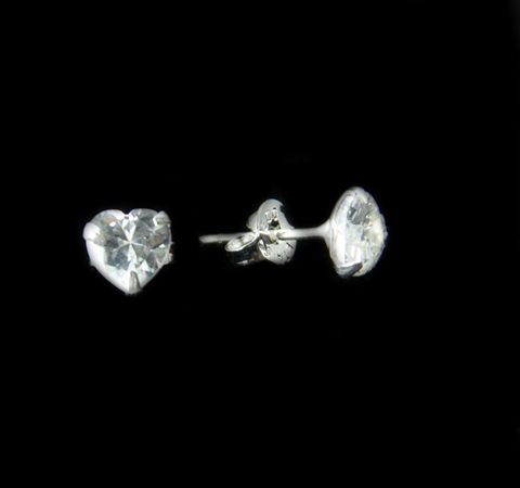 Brinco Ponto de Luz coração 7,8 mm em Prata com Zircônia