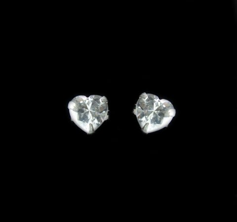 Brinco Ponto de Luz coração 7,8 mm em Prata com Zircônia