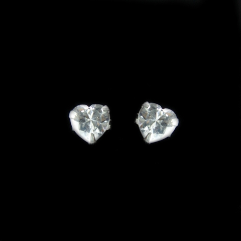 Brinco Ponto de Luz coração 7,8 mm em Prata com Zircônia