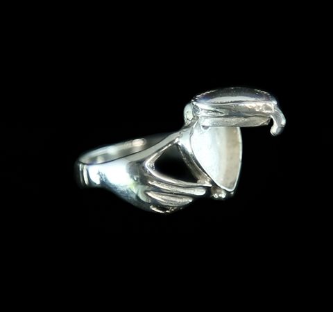 Anel Claddagh Relicario em Prata
