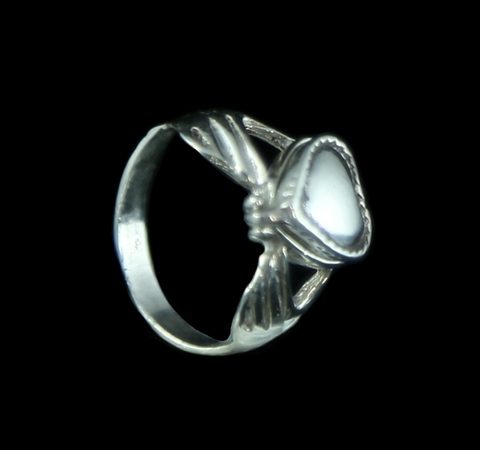 Anel Claddagh Relicario em Prata