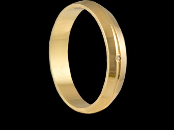 Par de Alianças de Prata com Vinco Banhadas a Ouro 18k
