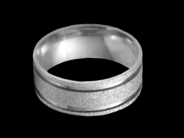 Par de Aliança Anatômicas Diamantadas em Prata 8,0 mm