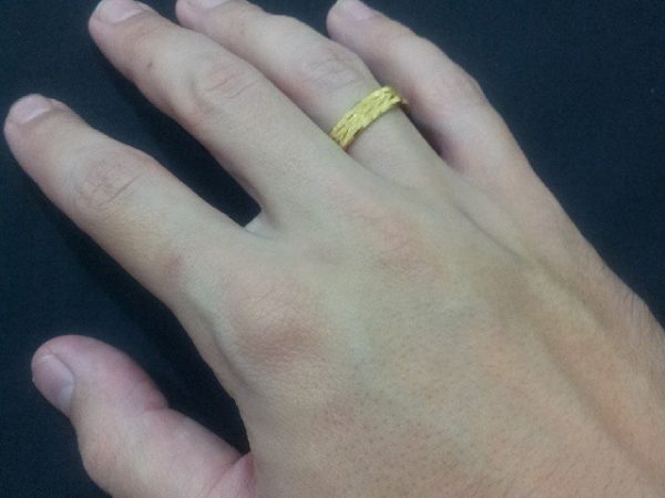 Par de Aliança Trabalhada em Prata 5,0 mm Banhado a Ouro 18k