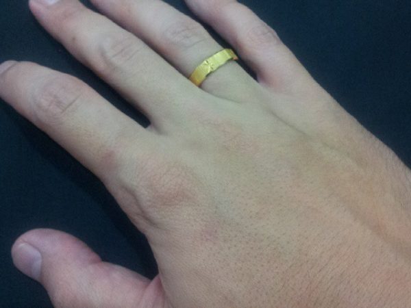 Par de Aliança Trabalhada em Prata 5,0 mm Banhado a Ouro 18k