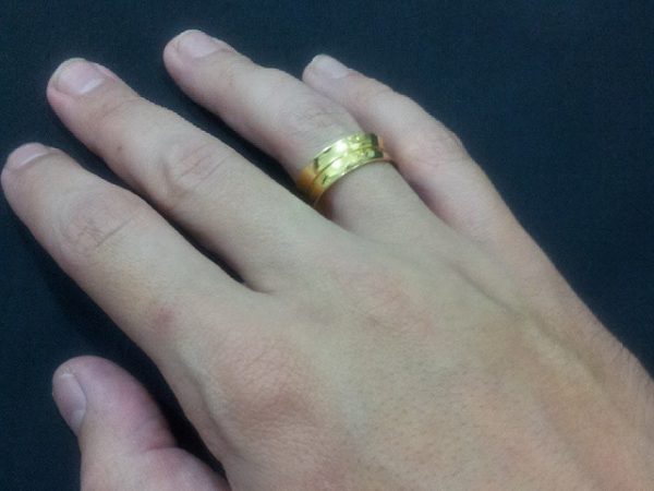 Par de Aliança Côncava com Vinco e Anatômicas Banhada a Ouro 18k
