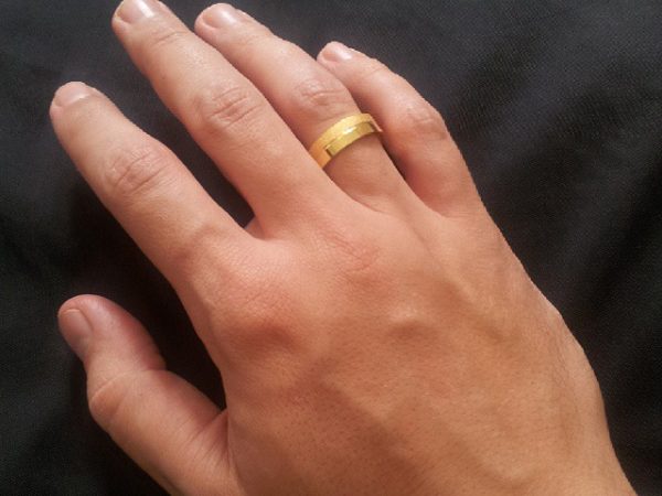 Par de Aliança Anatômicas Diamantadas em Prata 6,0 mm Banhado a Ouro 18k