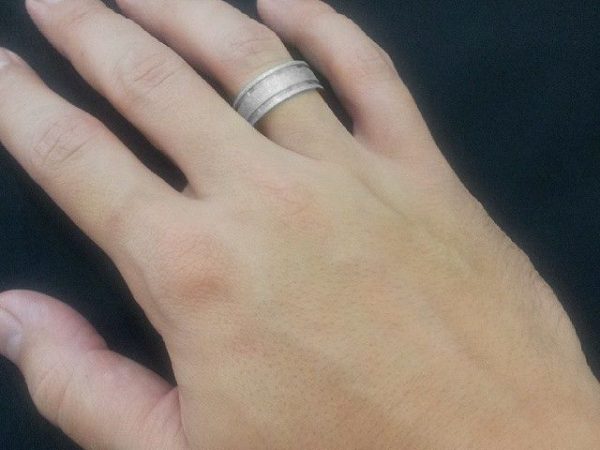 Par de Aliança Anatômicas Diamantadas em Prata 8,0 mm