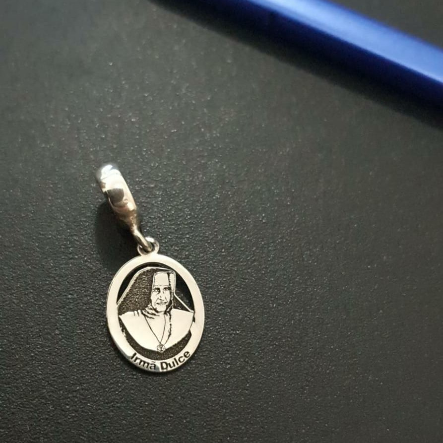 pingente_santa_dulce_em_prata